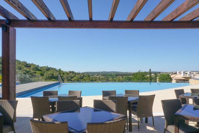 Imagen de la piscina del Hotel Vale da Ribeira Residences. Foto 13