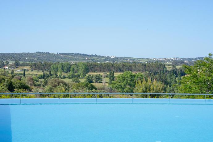 Imagen de la piscina del Hotel Vale da Ribeira Residences. Foto 14