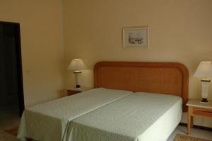 Imagen de la habitación del Hotel Vale do Garrao Villas. Foto 2