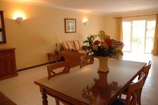 Imagen de la habitación del Hotel Vale do Garrao Villas. Foto 3