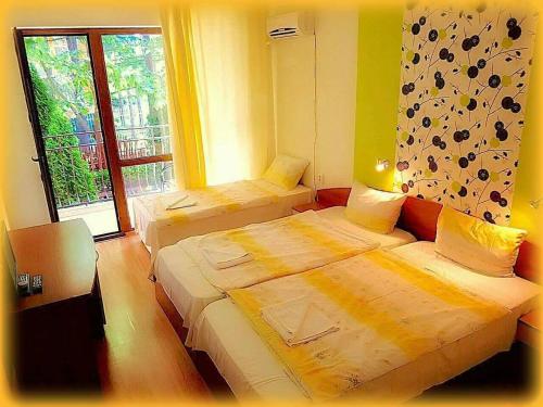 Imagen de la habitación del Hotel Valena. Foto 14