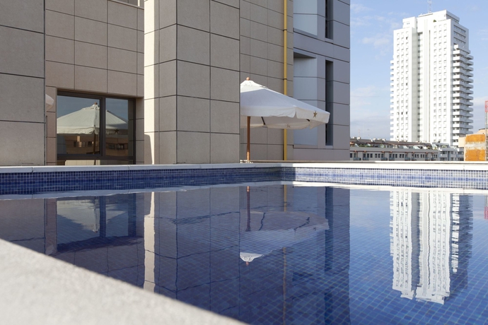Imagen de la piscina del Hotel Valencia Center, Valencia. Foto 16