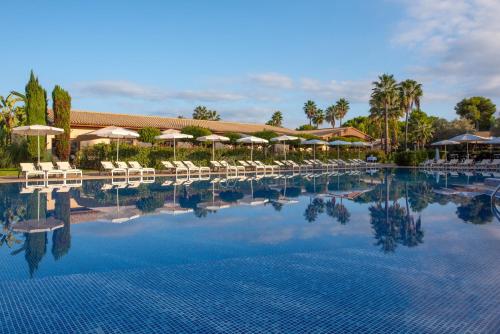 Imagen de la piscina del Hotel Valent&iacute;n Playa de Muro. Foto 29
