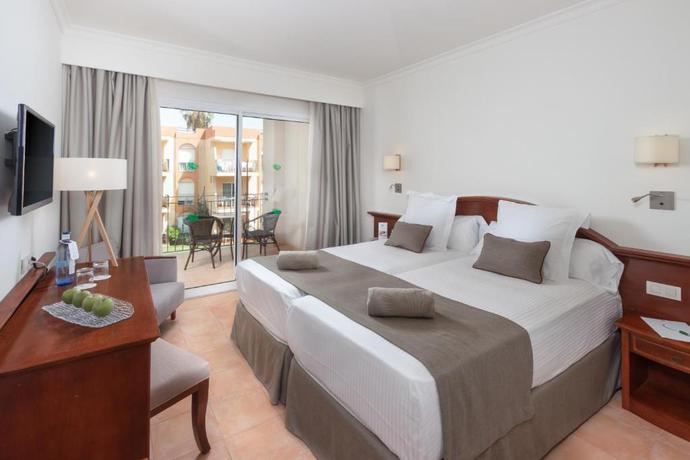 Imagen de la habitación del Hotel Valentin Sancti Petri. Foto 6