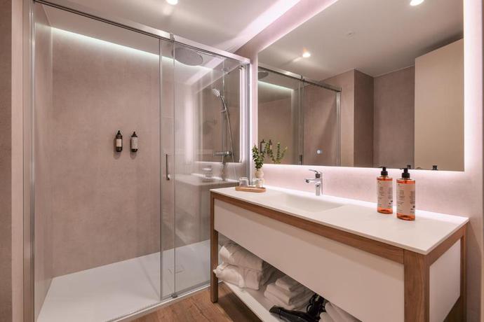 Imagen de la habitación del Hotel Valentin Sancti Petri. Foto 7