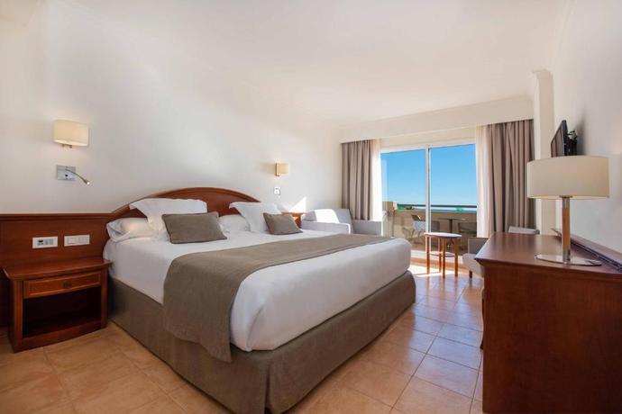 Imagen de la habitación del Hotel Valentin Sancti Petri. Foto 8