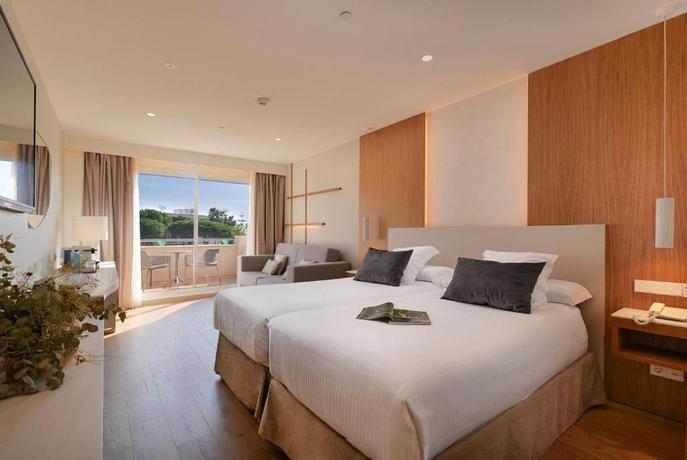 Imagen de la habitación del Hotel Valentin Sancti Petri. Foto 9