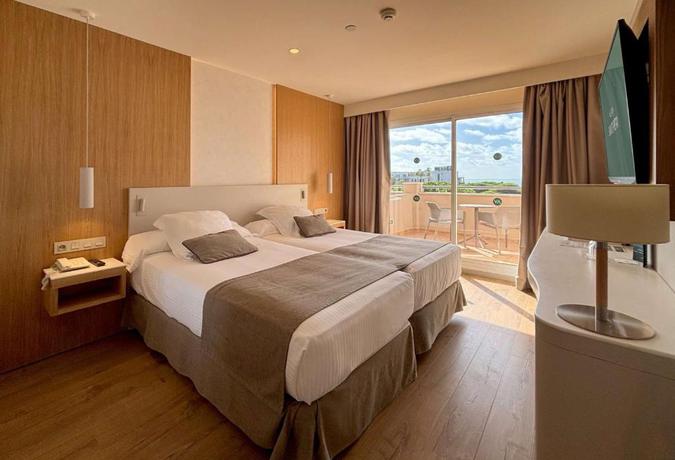 Imagen de la habitación del Hotel Valentin Sancti Petri. Foto 12