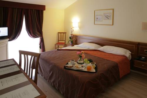 Imagen de la habitación del Hotel Valentino, Acqui Terme. Foto 9