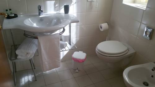 Imagen de la habitación del Hotel Valentino, Acqui Terme. Foto 10