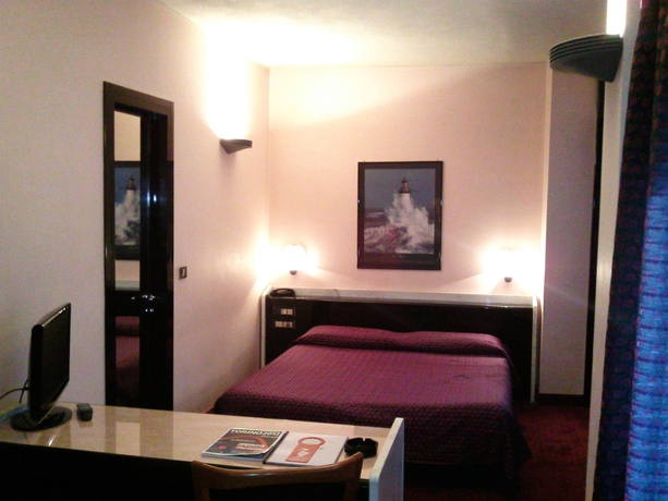 Imagen de la habitación del Hotel Valentino Du Parc. Foto 4