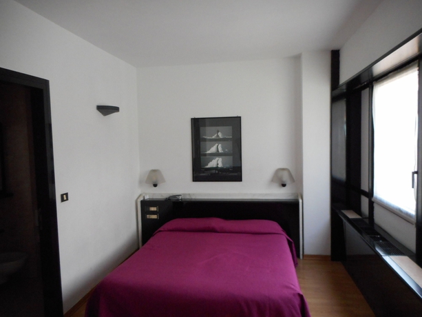 Imagen de la habitación del Hotel Valentino Du Parc. Foto 7