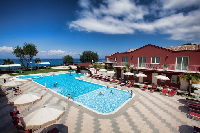 Imagen de la piscina del Hotel Valeria Del Mar. Foto 11