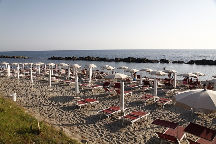 Imagen de los exteriores del Hotel Valeria Del Mar. Foto 9