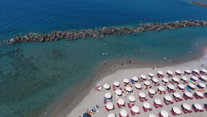 Imagen de los exteriores del Hotel Valeria Del Mar. Foto 10