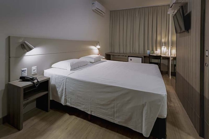 Imagen de la habitación del Hotel Valerim Itajaí. Foto 2