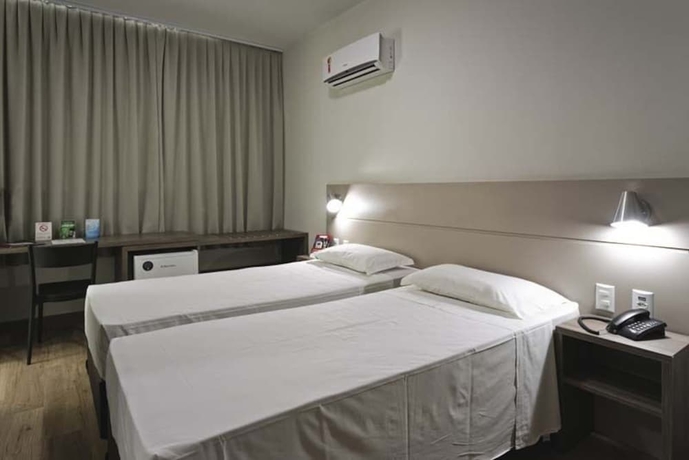 Imagen de la habitación del Hotel Valerim Itajaí. Foto 4