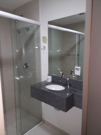 Imagen de la habitación del Hotel Valerim Itajaí. Foto 7