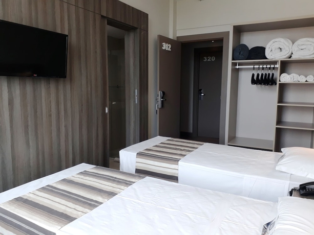 Imagen de la habitación del Hotel Valerim Itajaí. Foto 16