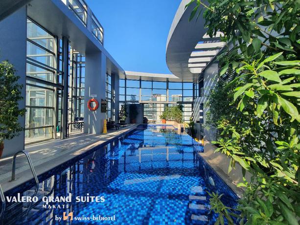 Imagen de la piscina del Hotel Valero Grand Suites By Swiss-belhotel Makati. Foto 19