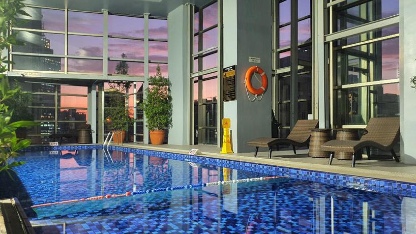 Imagen de la piscina del Hotel Valero Grand Suites By Swiss-belhotel Makati. Foto 20