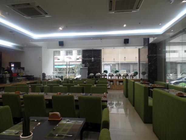 Imagen del bar/restaurante del Hotel Valero Grand Suites By Swiss-belhotel Makati. Foto 5