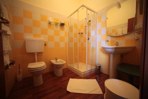 Imagen de la habitación del Hotel Valganna - Tre Risotti. Foto 12