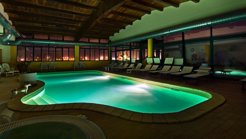 Imagen de la piscina del Hotel Valgrande. Foto 19