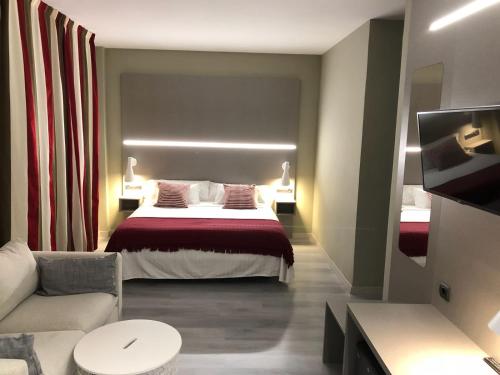 Imagen de la habitación del Hotel Valjunco. Foto 16