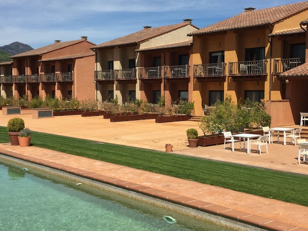 Imagen de la piscina del Hotel Vall De Bas. Foto 19