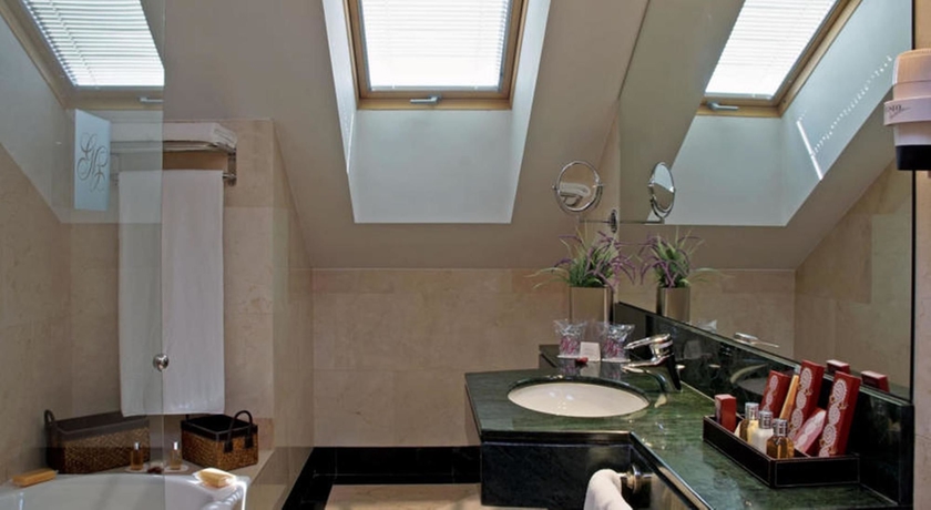 Imagen de la habitación del Hotel Valladolid Recoletos. Foto 7