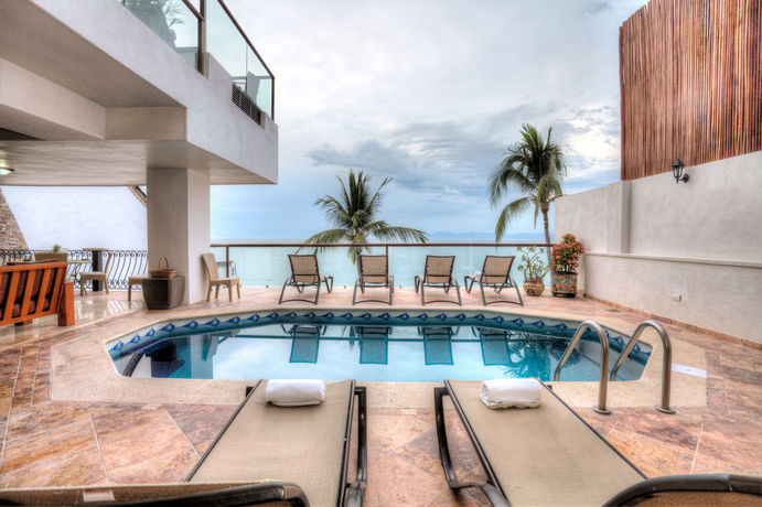 Imagen de la piscina del Hotel Vallarta Shores. Foto 13
