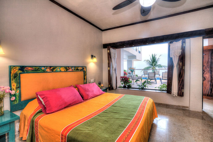 Imagen de la piscina del Hotel Vallarta Shores. Foto 16