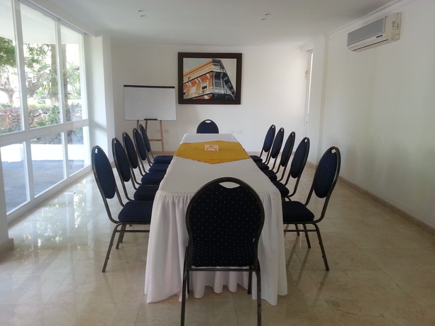 Imagen del bar/restaurante del Hotel Vallclaire Suites, Barranquilla. Foto 2