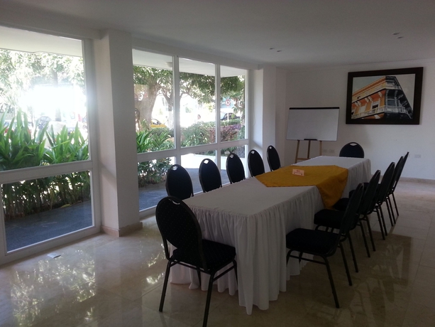 Imagen del bar/restaurante del Hotel Vallclaire Suites, Barranquilla. Foto 3