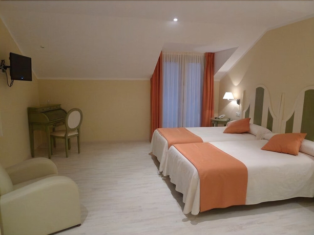 Imagen de la habitación del Hotel Valle De Cabezón. Foto 2