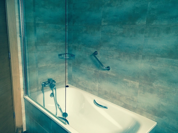 Imagen de la habitación del Hotel Valle De Cabezón. Foto 3