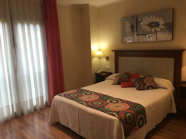 Imagen de la habitación del Hotel Valle De Cabezón. Foto 4