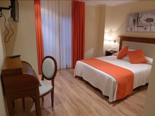 Imagen de la habitación del Hotel Valle De Cabezón. Foto 5