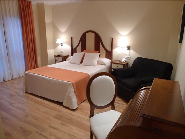 Imagen de la habitación del Hotel Valle De Cabezón. Foto 6