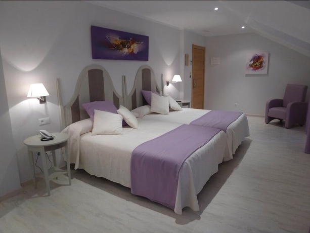 Imagen de la habitación del Hotel Valle De Cabezón. Foto 9