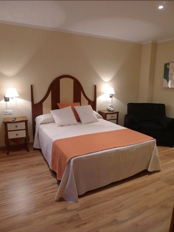 Imagen de la habitación del Hotel Valle De Cabezón. Foto 10