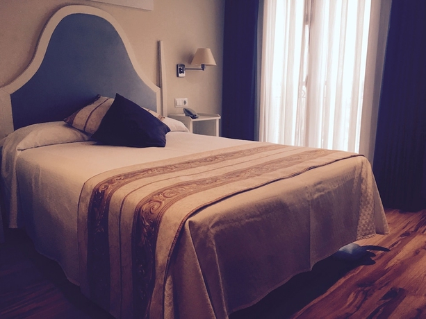 Imagen de la habitación del Hotel Valle De Cabezón. Foto 11