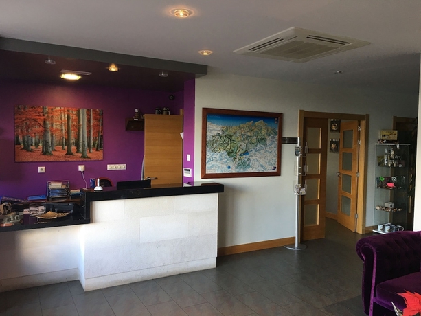 Imagen de los interiores del Hotel Valle De Cabezón. Foto 19