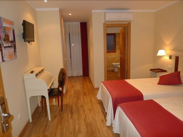 Imagen de la habitación del Hotel Valle De Cabezón. Foto 14