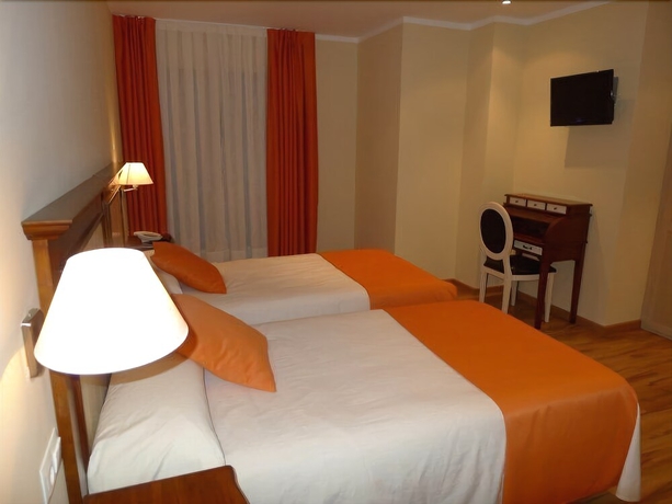 Imagen de la habitación del Hotel Valle De Cabezón. Foto 15