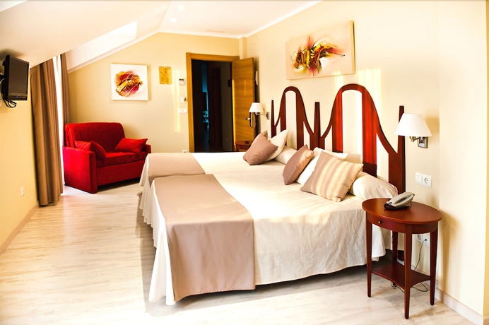 Imagen de la habitación del Hotel Valle De Cabezón. Foto 16