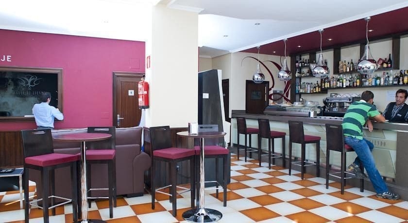 Imagen del bar/restaurante del Hotel Valle De Liendo. Foto 4