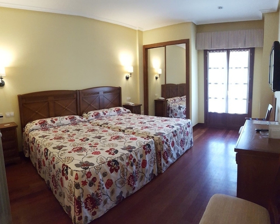 Imagen de la habitación del Hotel Valle Las Luiñas. Foto 9