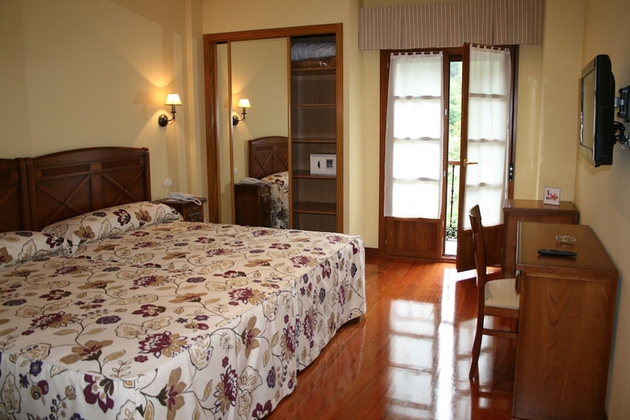Imagen de la habitación del Hotel Valle Las Luiñas. Foto 13